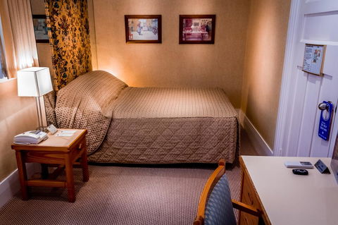 European Hotel - Accommodation Main Beach 29