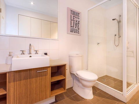 Home Apartment - Perth City Centre - Free WiFi - Accommodation Main Beach 3
