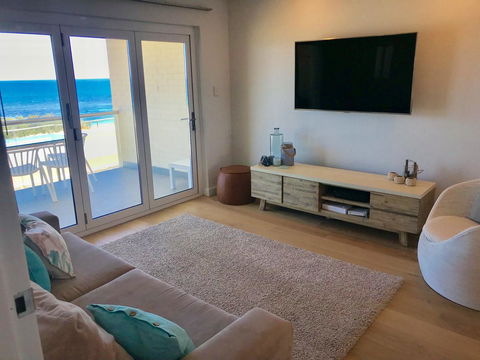 Cottesloe Beachfront Ocean View Apartment - Accommodation Main Beach 6