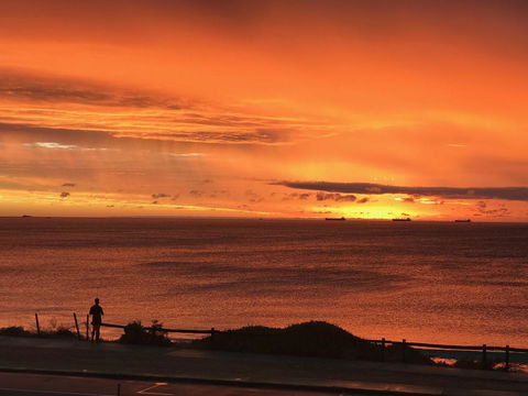 Cottesloe Beachfront Ocean View Apartment - Accommodation Main Beach 14