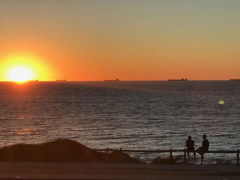 Cottesloe Beachfront Ocean View Apartment - Accommodation Main Beach 18