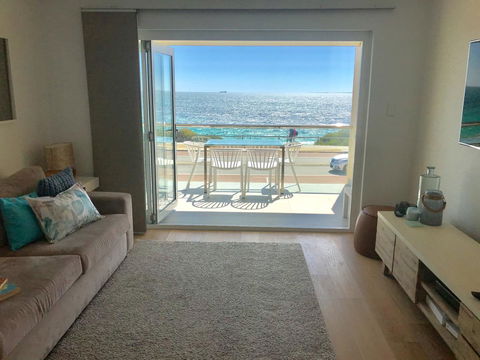 Cottesloe Beachfront Ocean View Apartment - Accommodation Main Beach 0