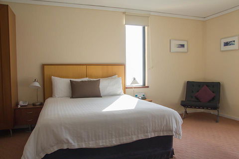 Ocean Beach Hotel - Accommodation Main Beach 1
