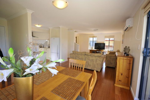 Palm Beach Manor - Accommodation Main Beach 2