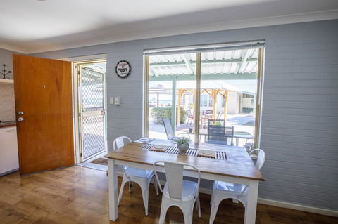 Shark Bay Seafront Apartments - Accommodation Main Beach 3