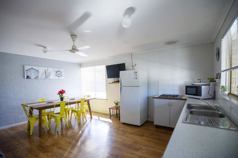 Shark Bay Seafront Apartments - Accommodation Main Beach 1