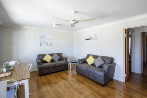 Shark Bay Seafront Apartments - Accommodation Main Beach 14