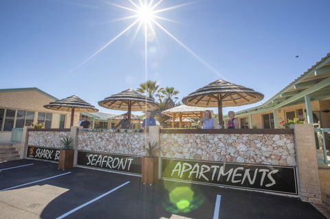 Shark Bay Seafront Apartments - Accommodation Main Beach 20