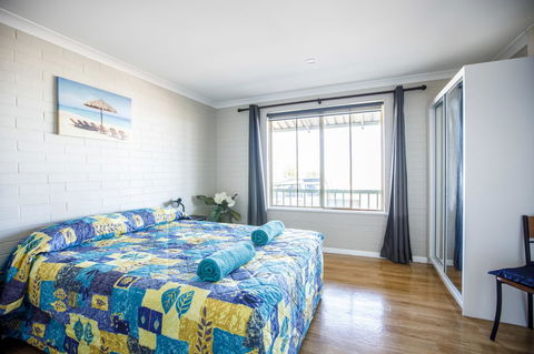 Shark Bay Seafront Apartments - Accommodation Main Beach 29