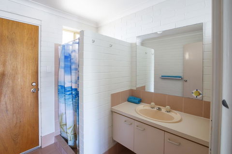 Shark Bay Seafront Apartments - Accommodation Main Beach 13