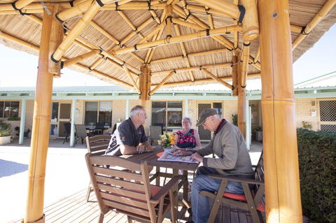 Shark Bay Seafront Apartments - Accommodation Main Beach 25
