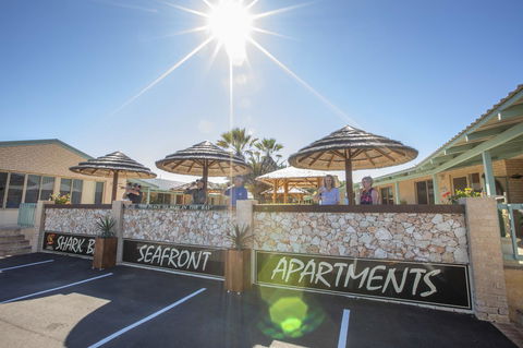 Shark Bay Seafront Apartments - Accommodation Main Beach 27