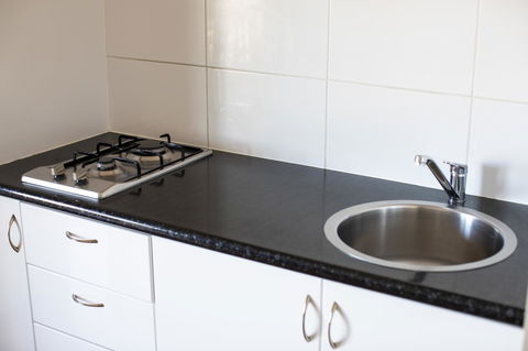 Shark Bay Seafront Apartments - Accommodation Main Beach 15