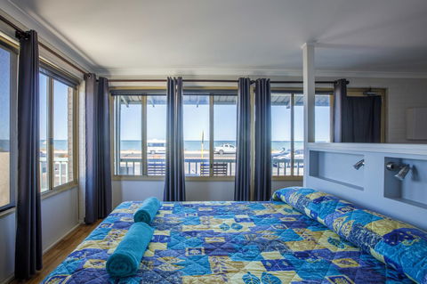 Shark Bay Seafront Apartments - Accommodation Main Beach 35