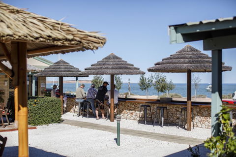 Shark Bay Seafront Apartments - Accommodation Main Beach 6