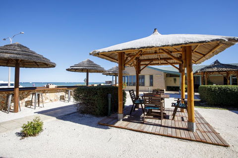 Shark Bay Seafront Apartments - Accommodation Main Beach 21
