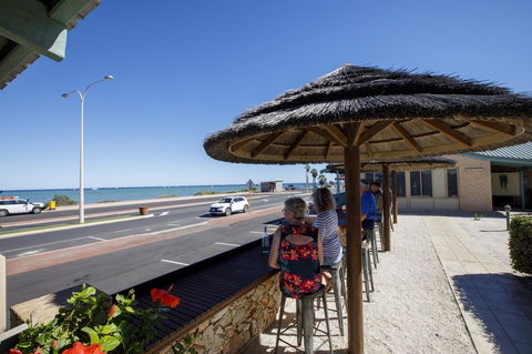 Shark Bay Seafront Apartments - Accommodation Main Beach 38