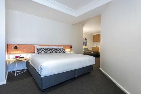 Oaks Perth Hotel - Accommodation Main Beach 2