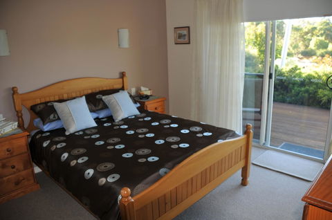Glenelg On King Bed & Breakfast - Accommodation Main Beach 24
