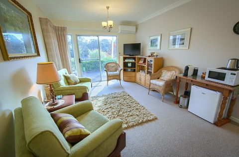 Glenelg On King Bed & Breakfast - Accommodation Main Beach 2