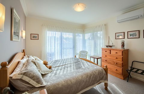 Glenelg On King Bed & Breakfast - Accommodation Main Beach 1