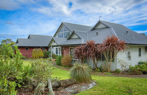 Glenelg On King Bed & Breakfast - Accommodation Main Beach 0