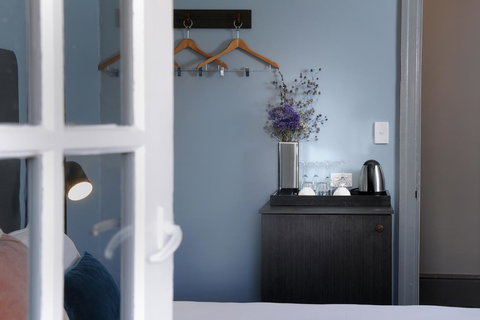 The Stirling Arms Hotel - Accommodation Main Beach 12