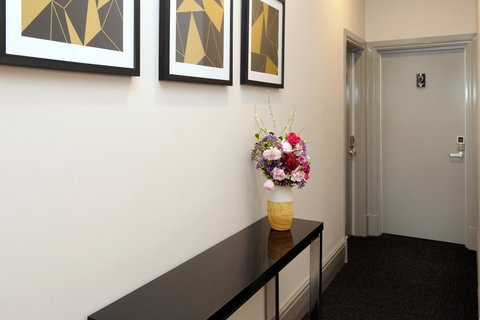 The Stirling Arms Hotel - Accommodation Main Beach 20