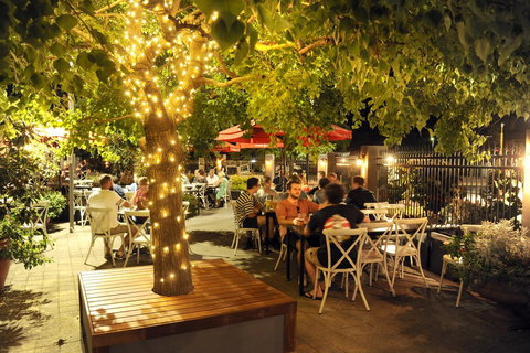 The Stirling Arms Hotel - Accommodation Main Beach 2