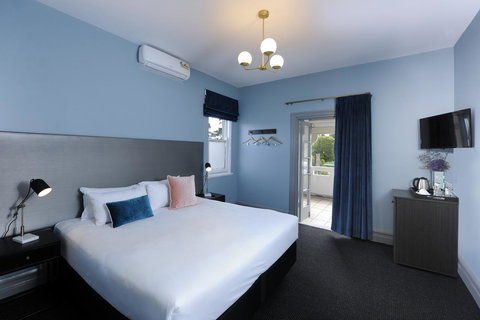 The Stirling Arms Hotel - Accommodation Main Beach 5