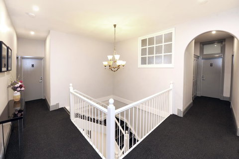 The Stirling Arms Hotel - Accommodation Main Beach 19