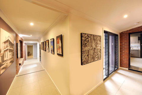 The Stirling Arms Hotel - Accommodation Main Beach 32