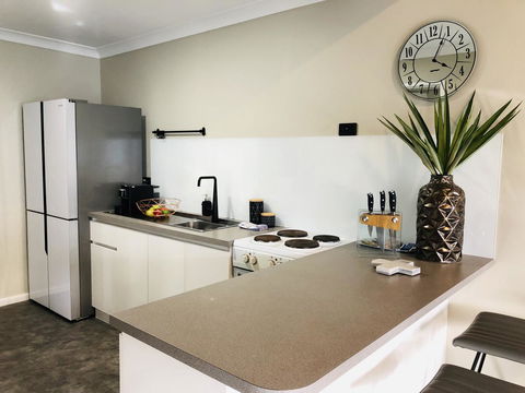 West Beach Lagoon 220 Stylish And Cozy - Accommodation Main Beach 5