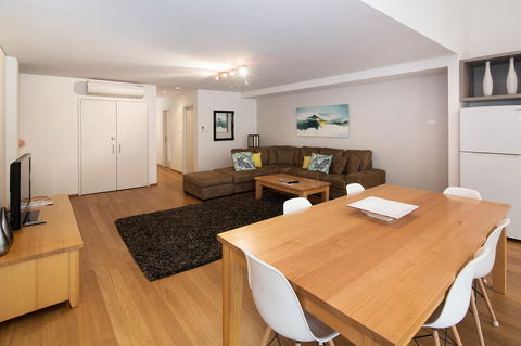 Pegasus - Accommodation Main Beach 9