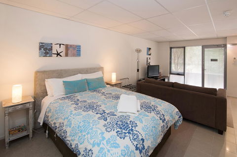 Pegasus - Accommodation Main Beach 1