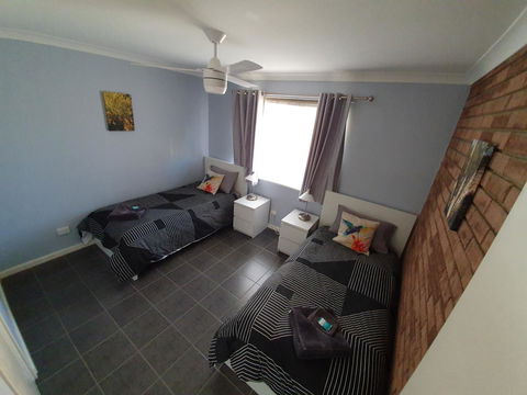 Ocean Beach Chalet 18 - Accommodation Main Beach 8