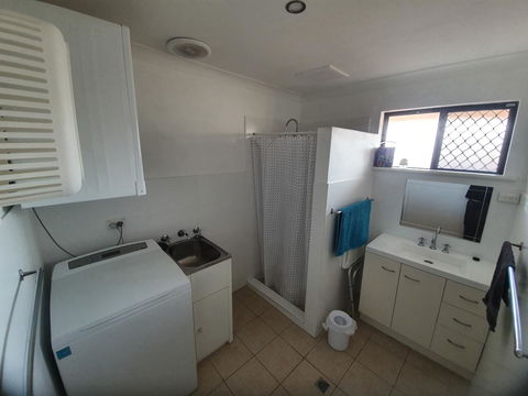 Ocean Beach Chalet 18 - Accommodation Main Beach 7