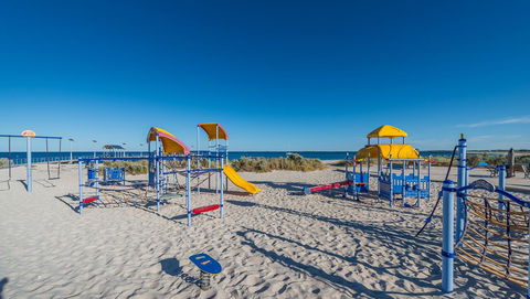 Ocean Beach Chalet 18 - Accommodation Main Beach 27