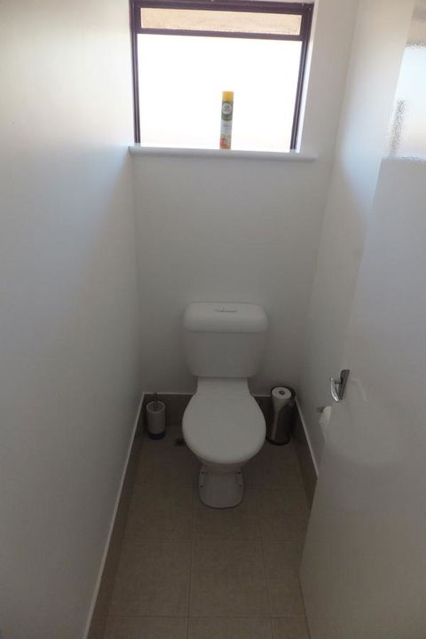 Ocean Beach Chalet 18 - Accommodation Main Beach 19