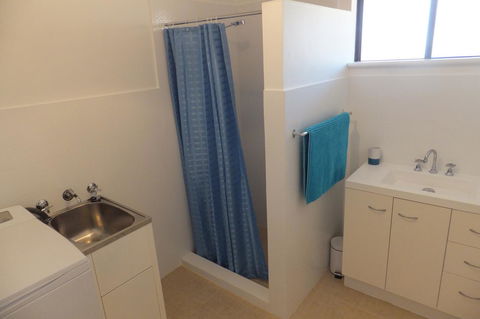 Ocean Beach Chalet 18 - Accommodation Main Beach 18