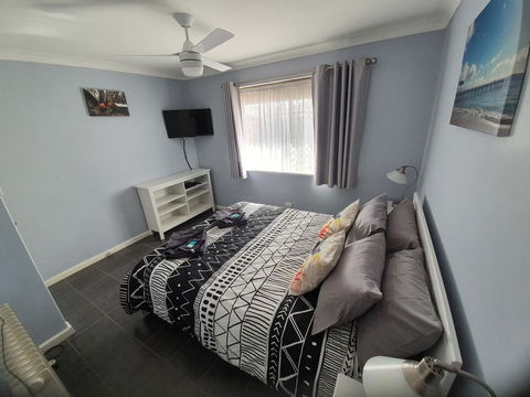 Ocean Beach Chalet 18 - Accommodation Main Beach 9