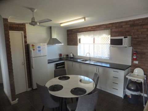Ocean Beach Chalet 18 - Accommodation Main Beach 16