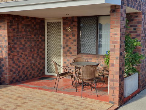 Ocean Beach Chalet 18 - Accommodation Main Beach 15
