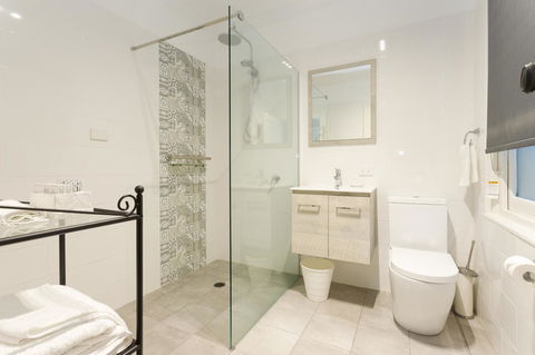 Blue Door Apartments - Accommodation Main Beach 1