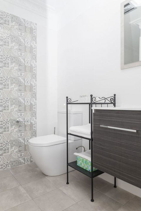 Blue Door Apartments - Accommodation Main Beach 9
