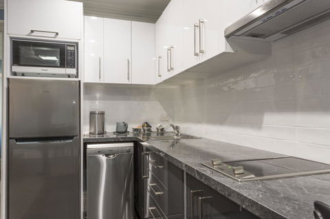 Blue Door Apartments - Accommodation Main Beach 10
