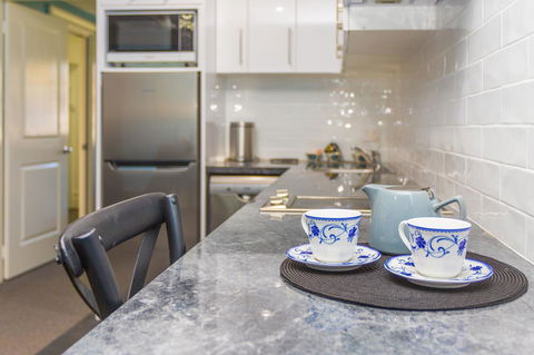 Blue Door Apartments - Accommodation Main Beach 16