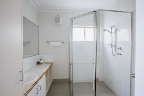 Canal Rocks Beachfront Apartments - Accommodation Main Beach 34