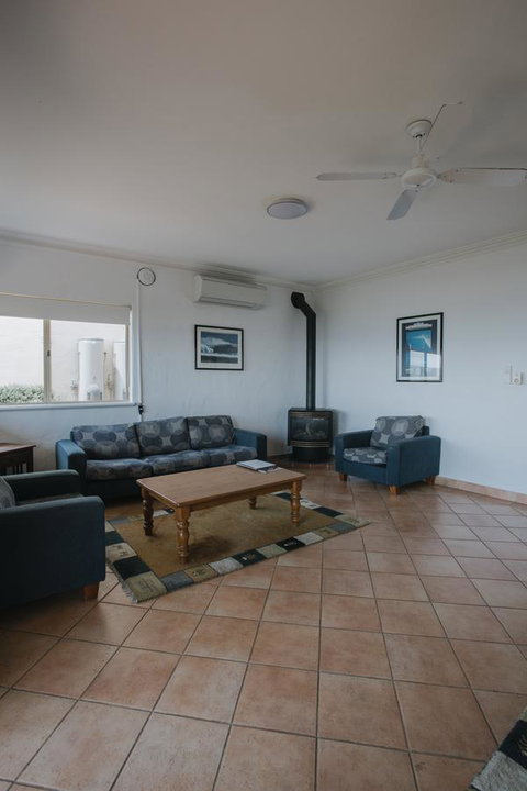 Canal Rocks Beachfront Apartments - Accommodation Main Beach 26