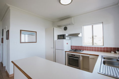 Canal Rocks Beachfront Apartments - Accommodation Main Beach 10